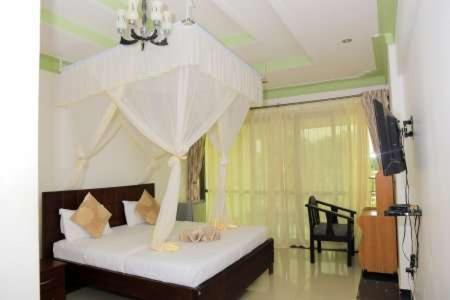 Victoria Royal Hotel Entebbe Bagian luar foto