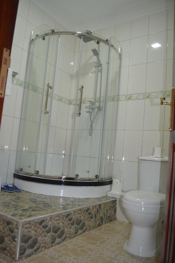 Victoria Royal Hotel Entebbe Bagian luar foto