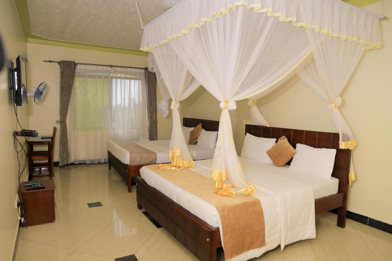 Victoria Royal Hotel Entebbe Bagian luar foto