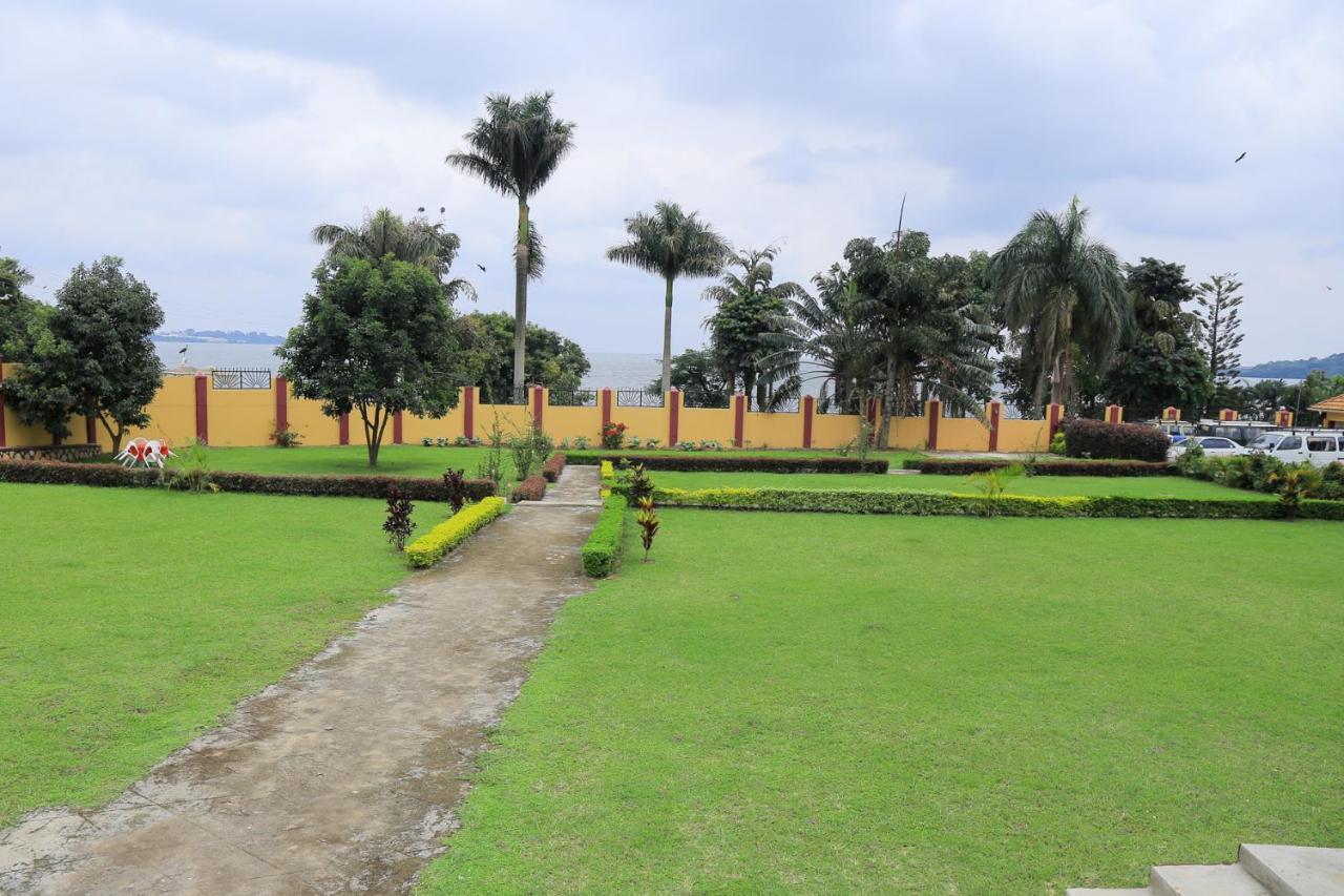 Victoria Royal Hotel Entebbe Bagian luar foto
